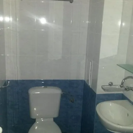 Хотел хотел парк 1 2*