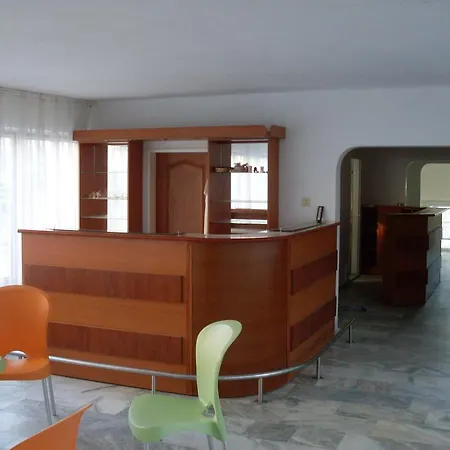 Хотел хотел парк 1 2*