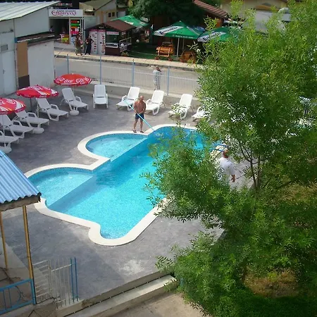 Хотел хотел парк 1 2*