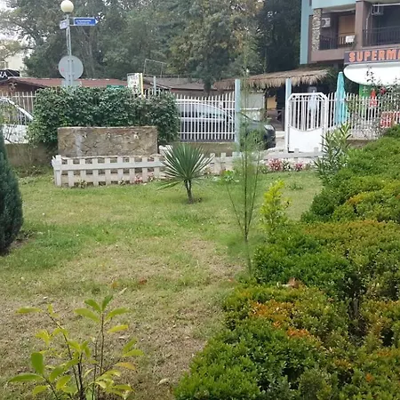 хотел парк 1 2*