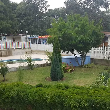 Хотел хотел парк 1 2*