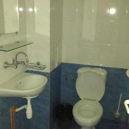 Хотел хотел парк 1 2*