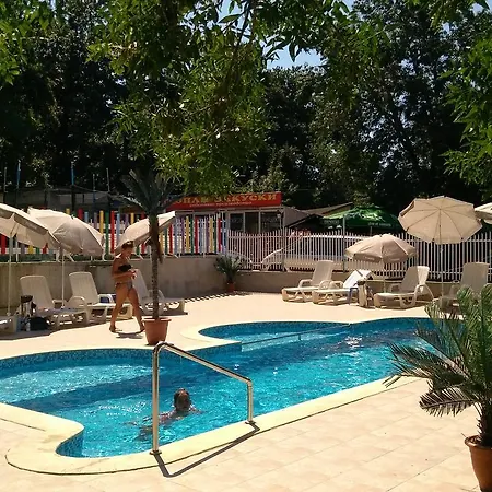 хотел парк 1 2* Китен